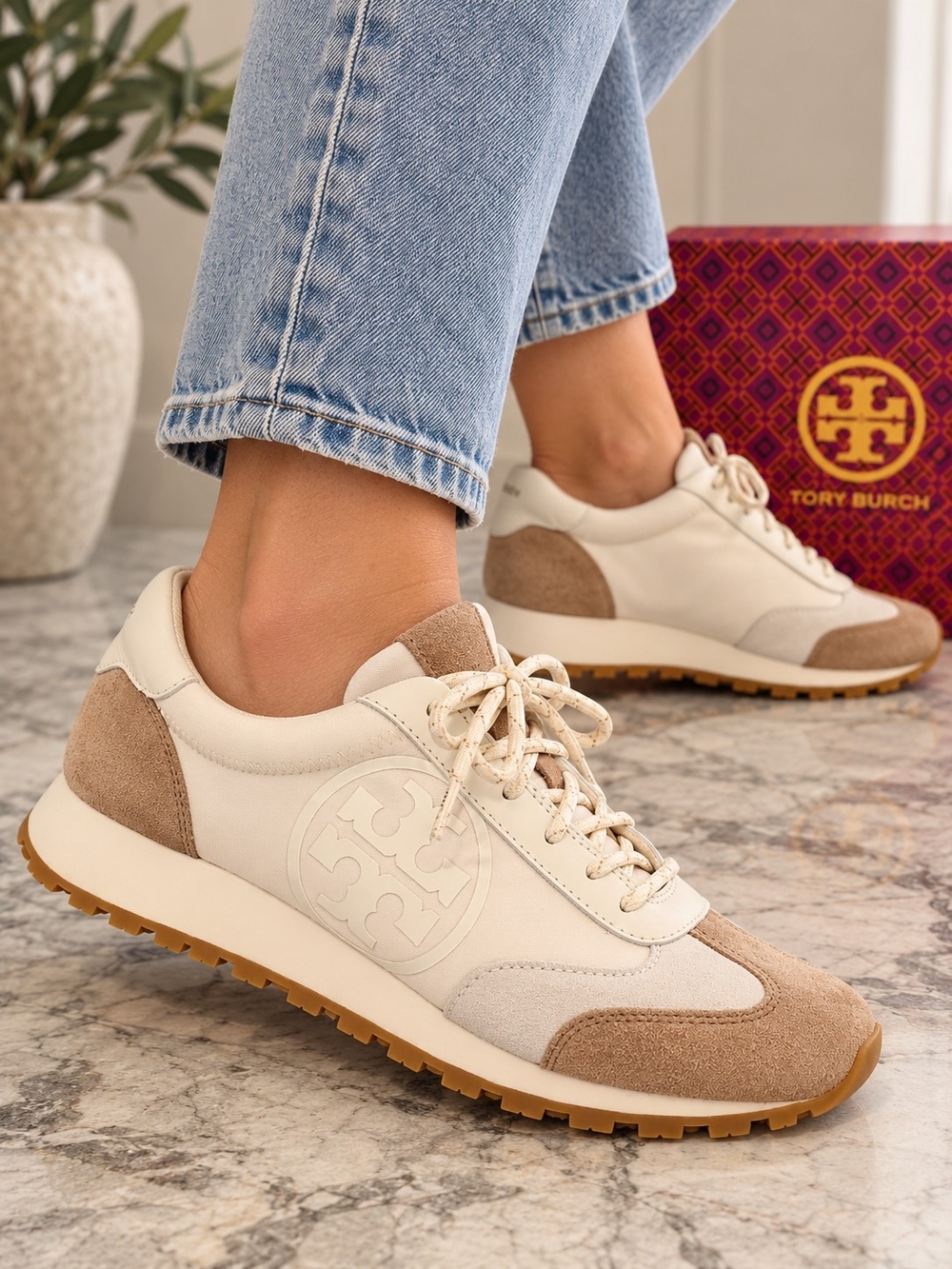 Tory Burch Annie Nylon Runner Sneakers 8.5 Ivory Orzo Suede Leather Logo